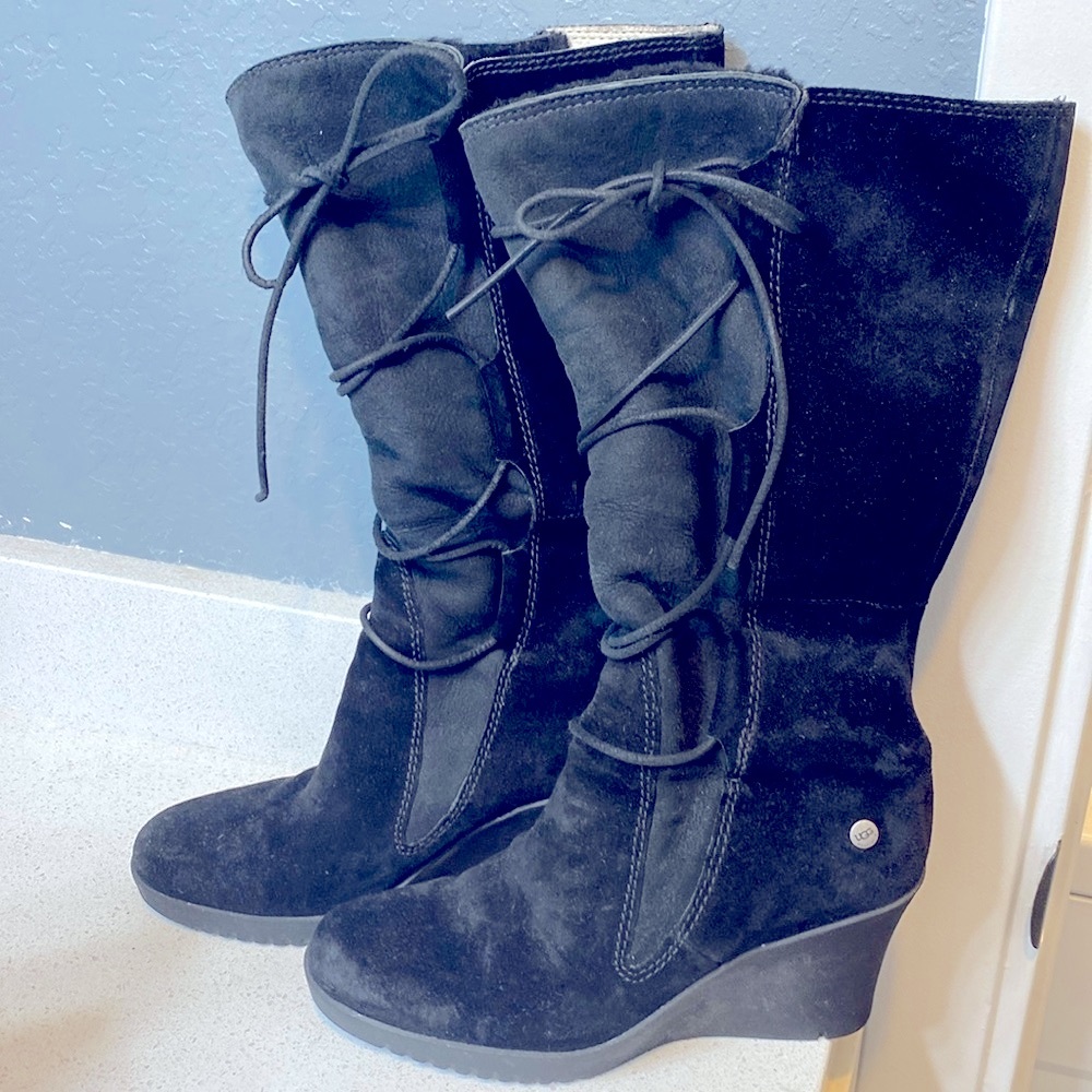 UGG Suede/Shearling Black Lace Up boots-Size 6